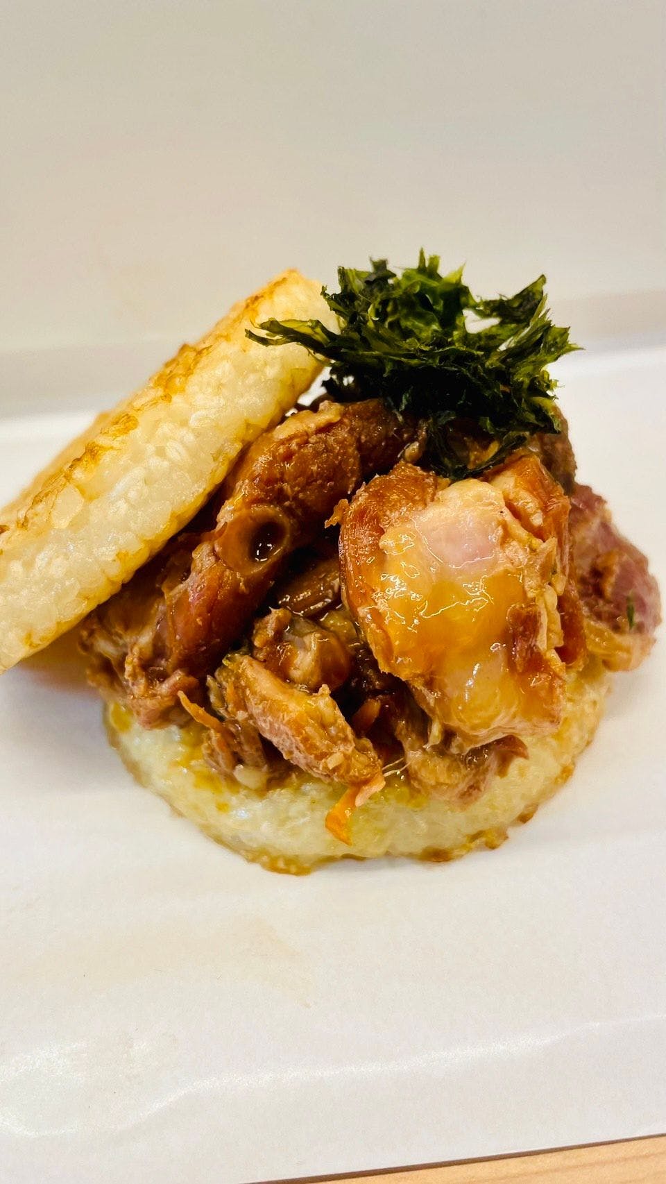 새로운 루로우판 버거가 등장합니다.