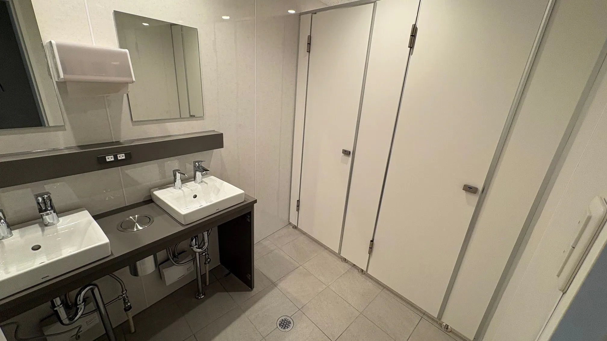 다다미 객실 층 공용 화장실 리모델링이 완료되었습니다!