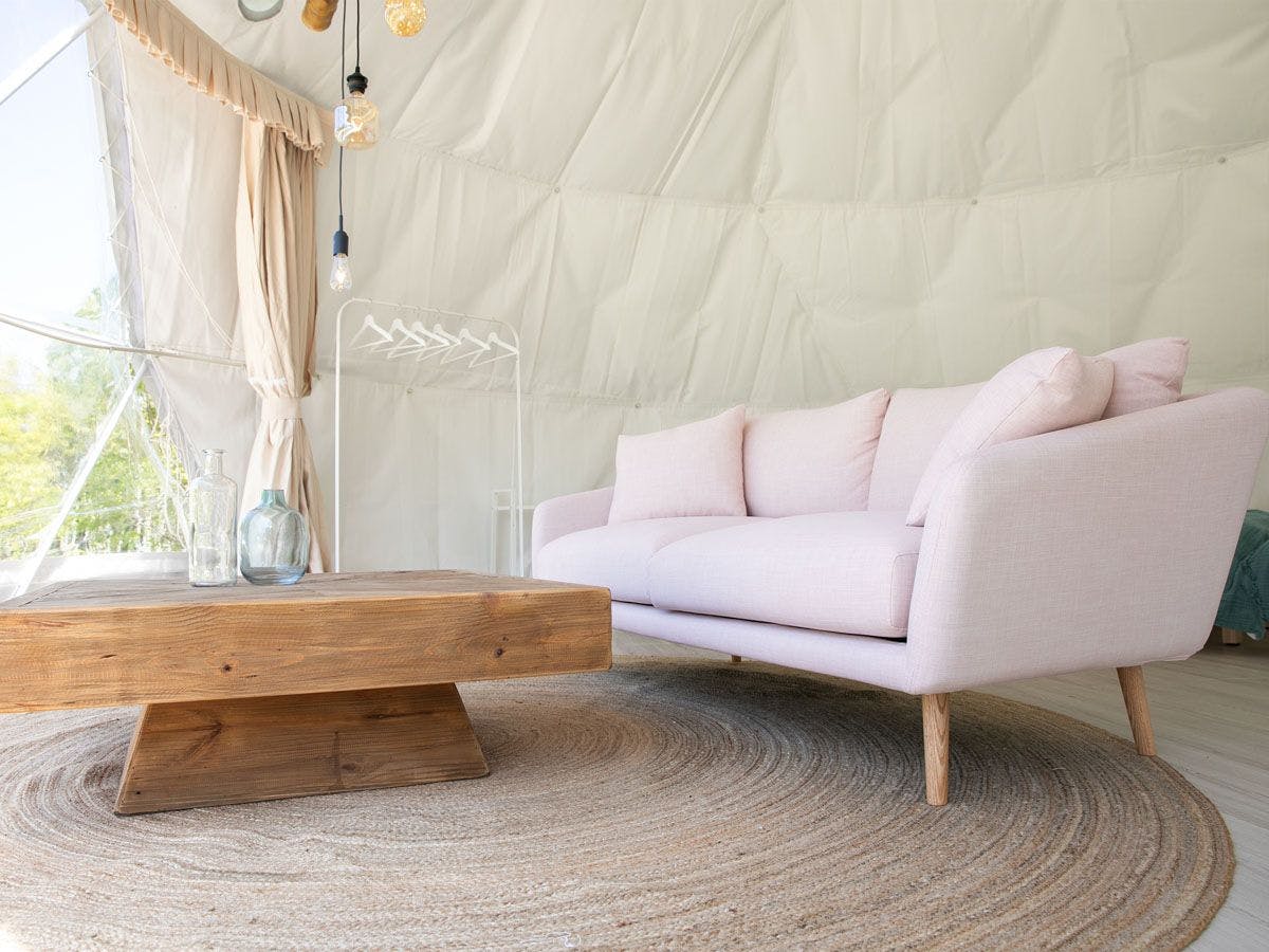 การตกแต่งภายในแตกต่างกันไปตามห้องพัก.