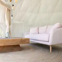 การตกแต่งภายในแตกต่างกันไปตามห้องพัก.