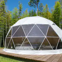 เต็นท์โดมที่กว้างขวางและสะดวกสบาย