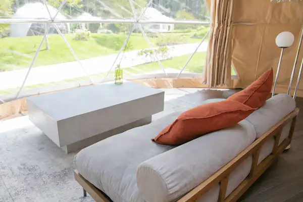 พื้นที่โซฟาที่สะดวกสบาย