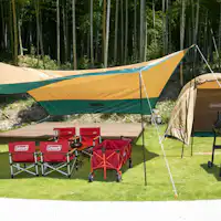 กางเต็นท์บนสนามหญ้าและสัมผัสกับธรรมชาติ