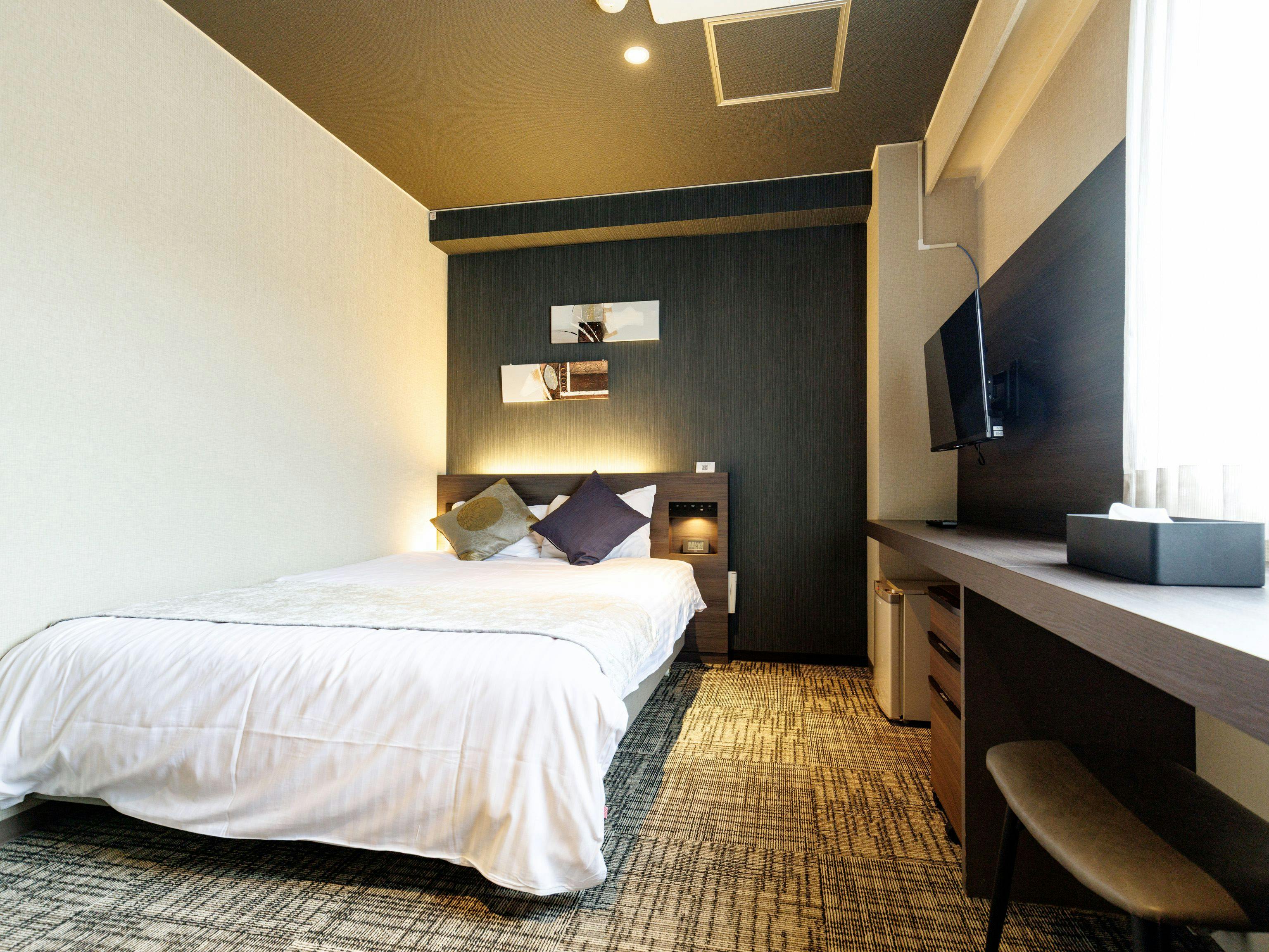 ห้องเตียงใหญ่สำหรับผู้สูบบุหรี่