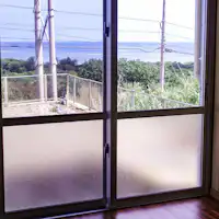From the Western-style Room, you can see the Yoshihara sea.