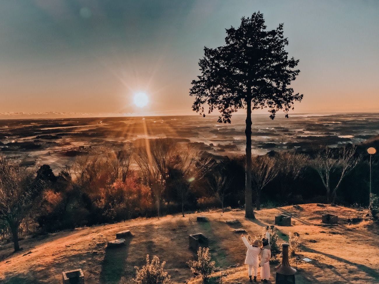 ทิวทัศน์ที่งดงามของพระอาทิตย์ขึ้น