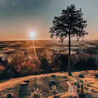 Pemandangan magis matahari terbit