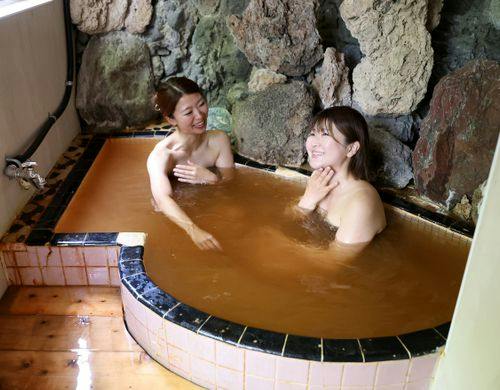 1階「星尾川」10畳の洋室
