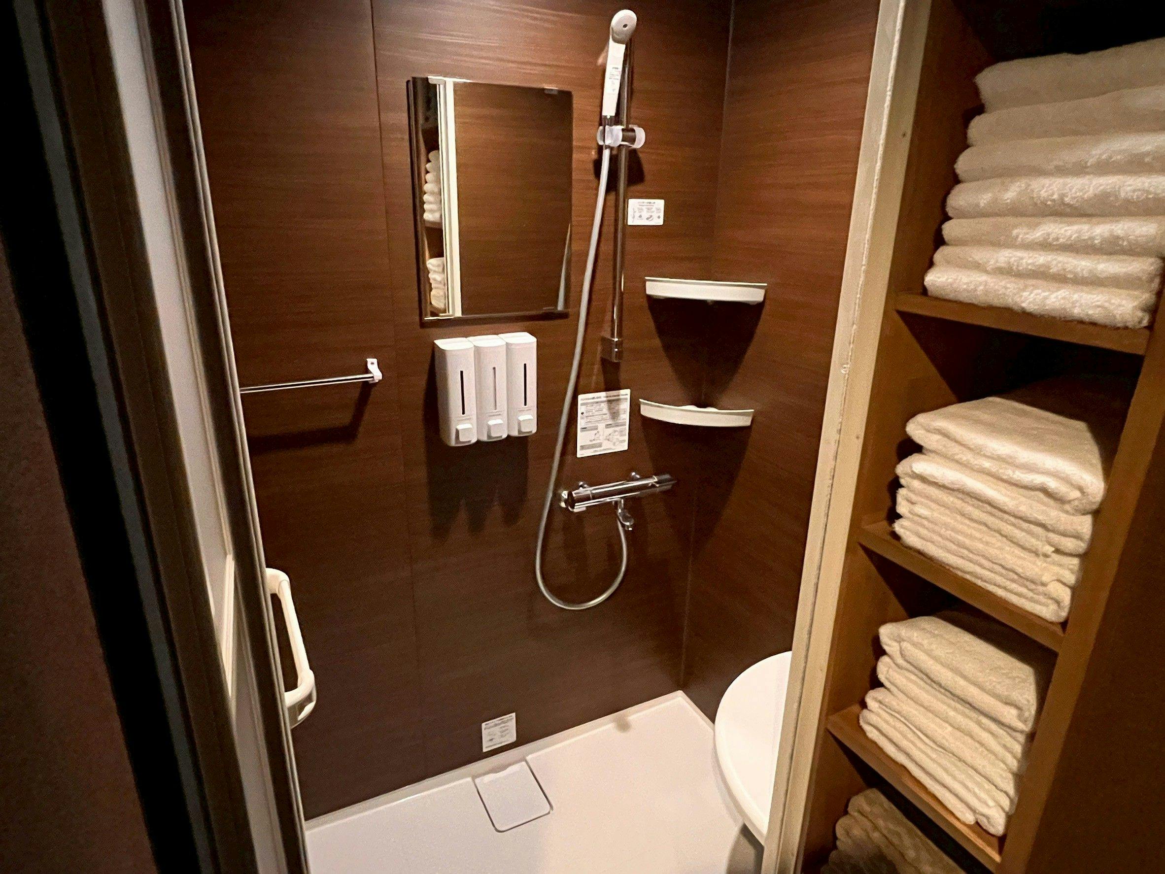 ชั้น 4 พื้นที่พิเศษพร้อมห้องอาบน้ำรวม