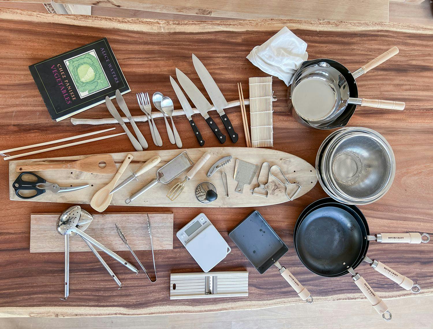 Peralatan memasak lengkap