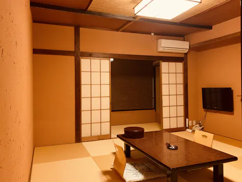 ห้องสไตล์ญี่ปุ่นขนาด 8 เสื่อทาทามิพร้อมระเบียงกว้าง