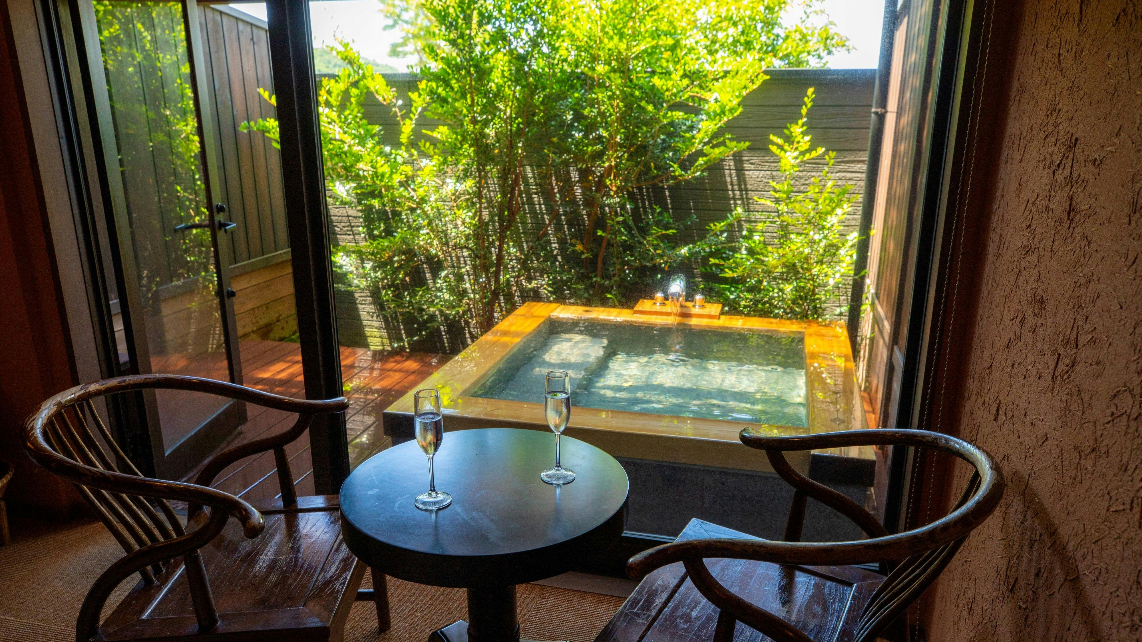 ห้องสไตล์ญี่ปุ่นพร้อมอ่างอาบน้ำกลางแจ้ง ขนาด 8 เสื่อทาทามิ