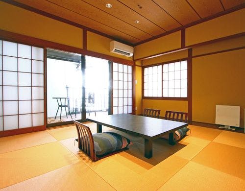 10畳和室◆『山吹の間』ウッドデッキ付