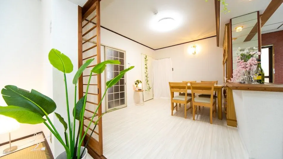 Higashiomi Large House