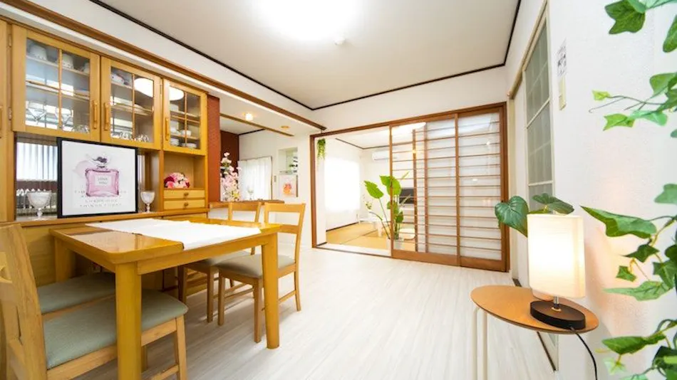 Higashiomi Large House