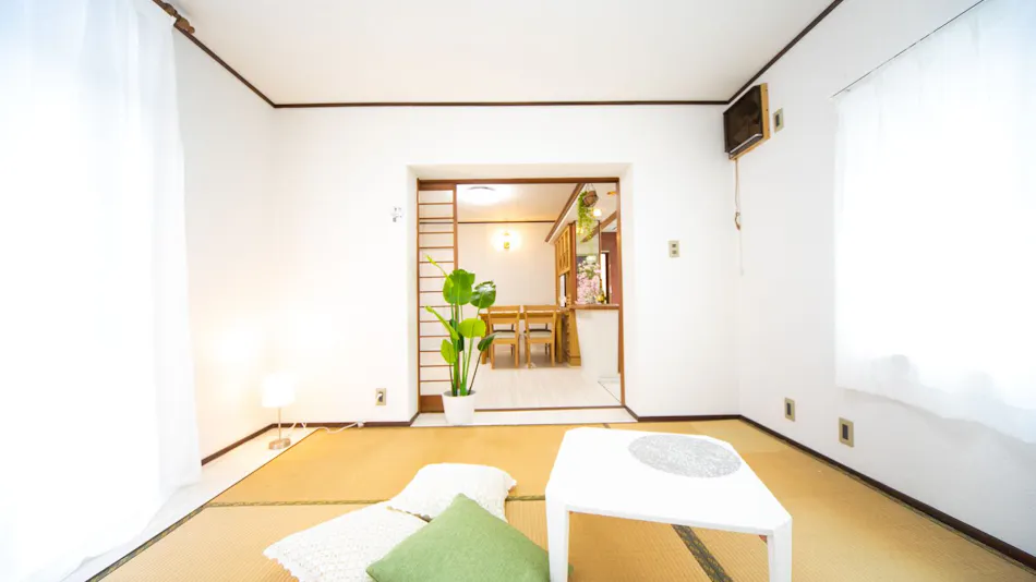 Higashiomi Large House