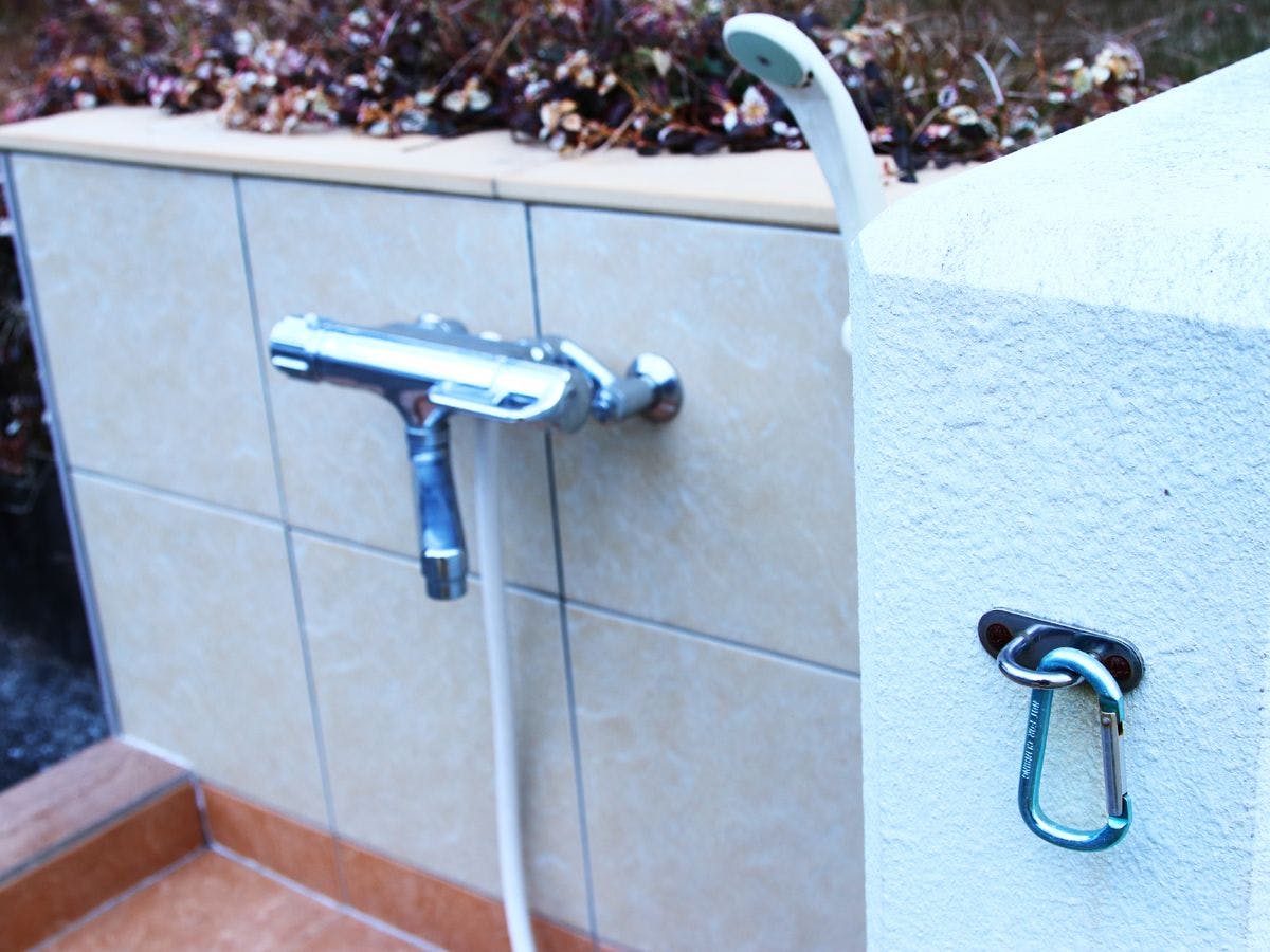 พื้นที่ล้างเท้าด้านนอก◆มีตะขอสำหรับจูงสุนัข