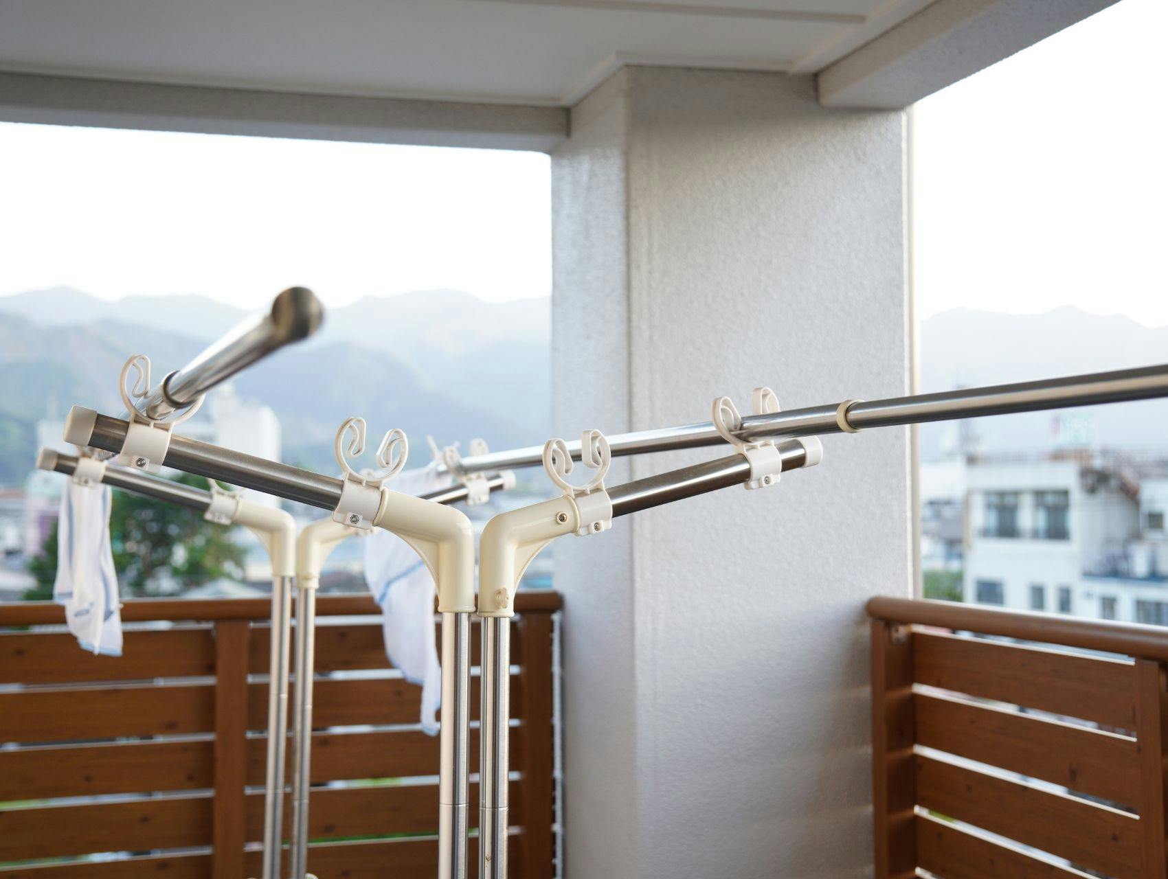 คุณสามารถตากผ้าบนระเบียงได้