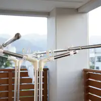 คุณสามารถตากผ้าบนระเบียงได้