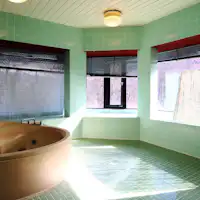 มีห้องอาบน้ำสำหรับครอบครัวสองแห่ง