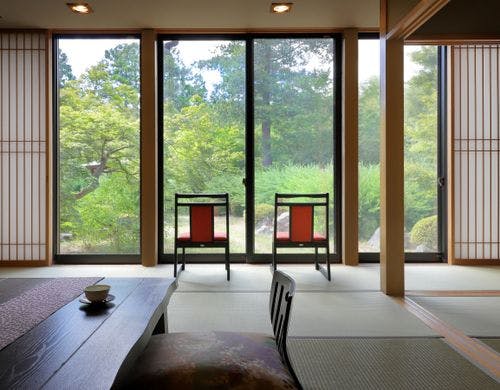 * 【和室10＋4畳】