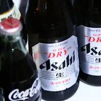 客房冰箱內備有付費飲品。