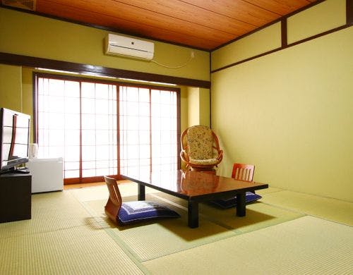 10畳■緑の山々を眺められます