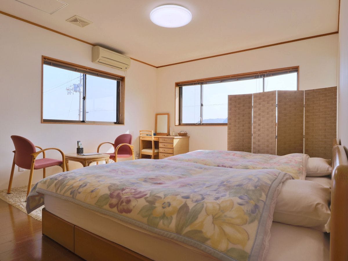 ห้องเตียงแฝด (Twin Room)