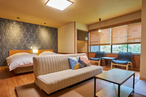 Kamar gaya Jepang dan Barat dengan bak mandi