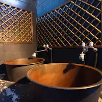 กลางแจ้ง, คลังสินค้า, อ่างอาบน้ำโกเอมอน, ฝักบัว