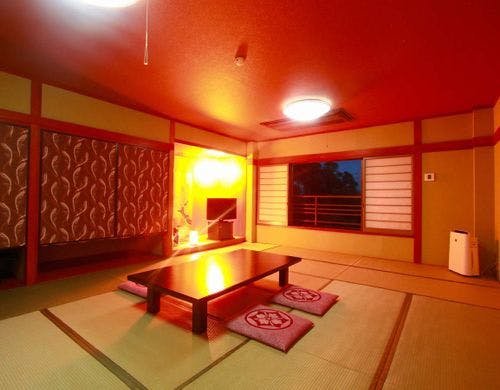 広々とした和室の『梅の間』