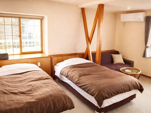 Kamar twin khusus untuk 2 orang dengan pemandangan Gunung Norikura.