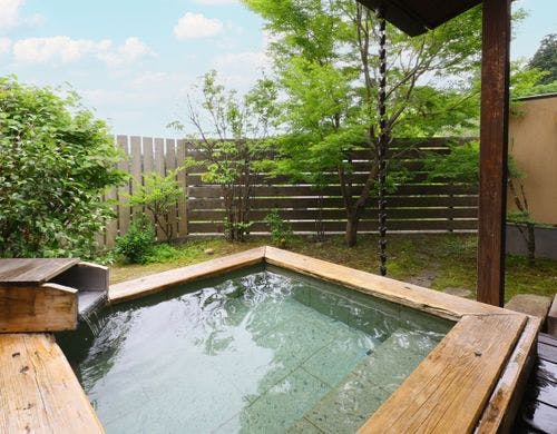 【露天風呂付特別室　椿】