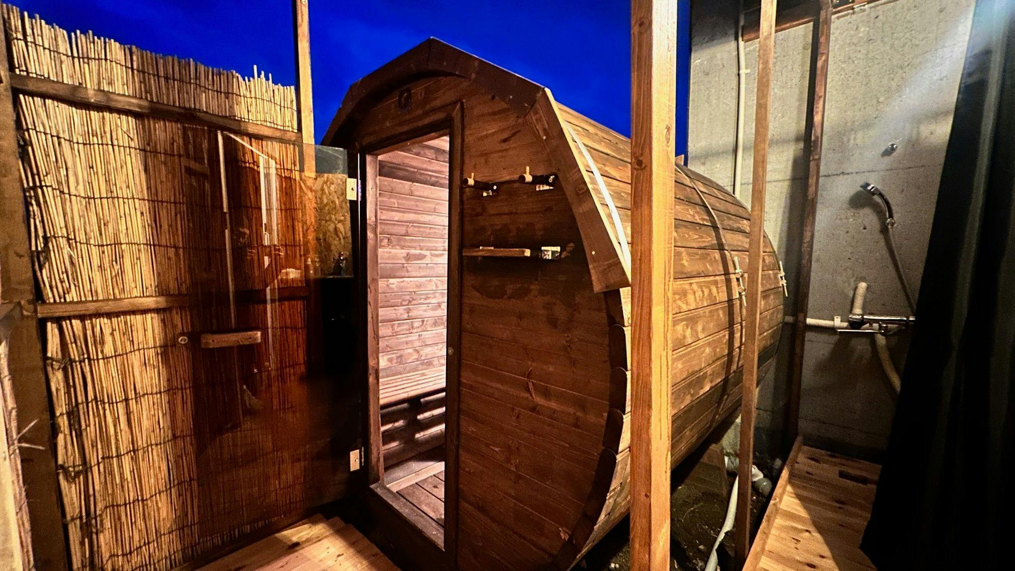 Sauna barel yang dapat digunakan secara eksklusif.