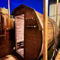 Sauna barel yang dapat digunakan secara eksklusif.