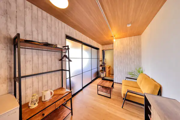 Ruang tamu di dalam rumah kontainer