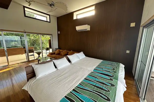 วิวภายในห้องและวิวภูเขา
