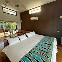 วิวภายในห้องและวิวภูเขา