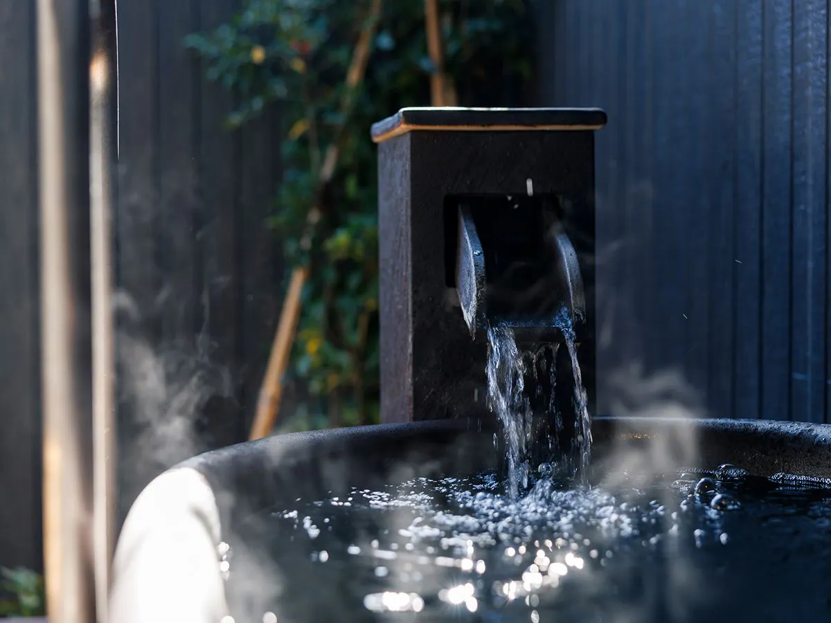 ห้องพักสไตล์ญี่ปุ่นและตะวันตกพร้อมอ่างอาบน้ำกลางแจ้ง