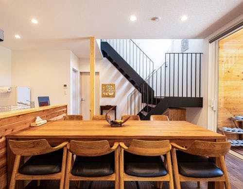 ・【ラージ棟】広いダイニングテーブル