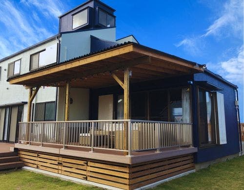 注文建築の総ヒノキの重厚感ある佇まい