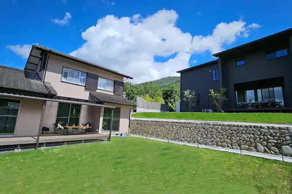 รองรับสูงสุด 14 ท่าน! บนพื้นที่ 300 ตร.ว. พร้อม Main House และ ANNEX