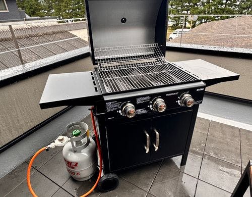 炭BBQコンロは有料オプションです。