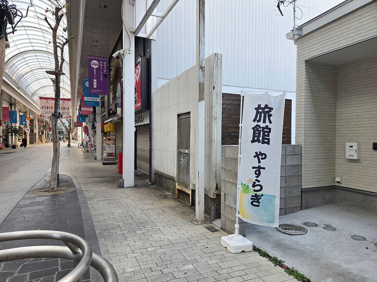 ・【รูปลักษณ์ภายนอก】ตั้งอยู่ภายในถนนช้อปปิ้งทาคามัตสึชูโอ