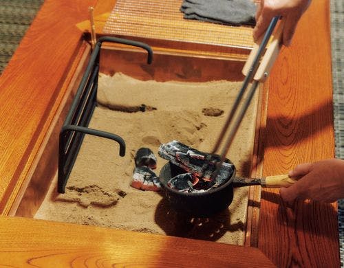 囲炉裏体験で火のある暮らしを体験