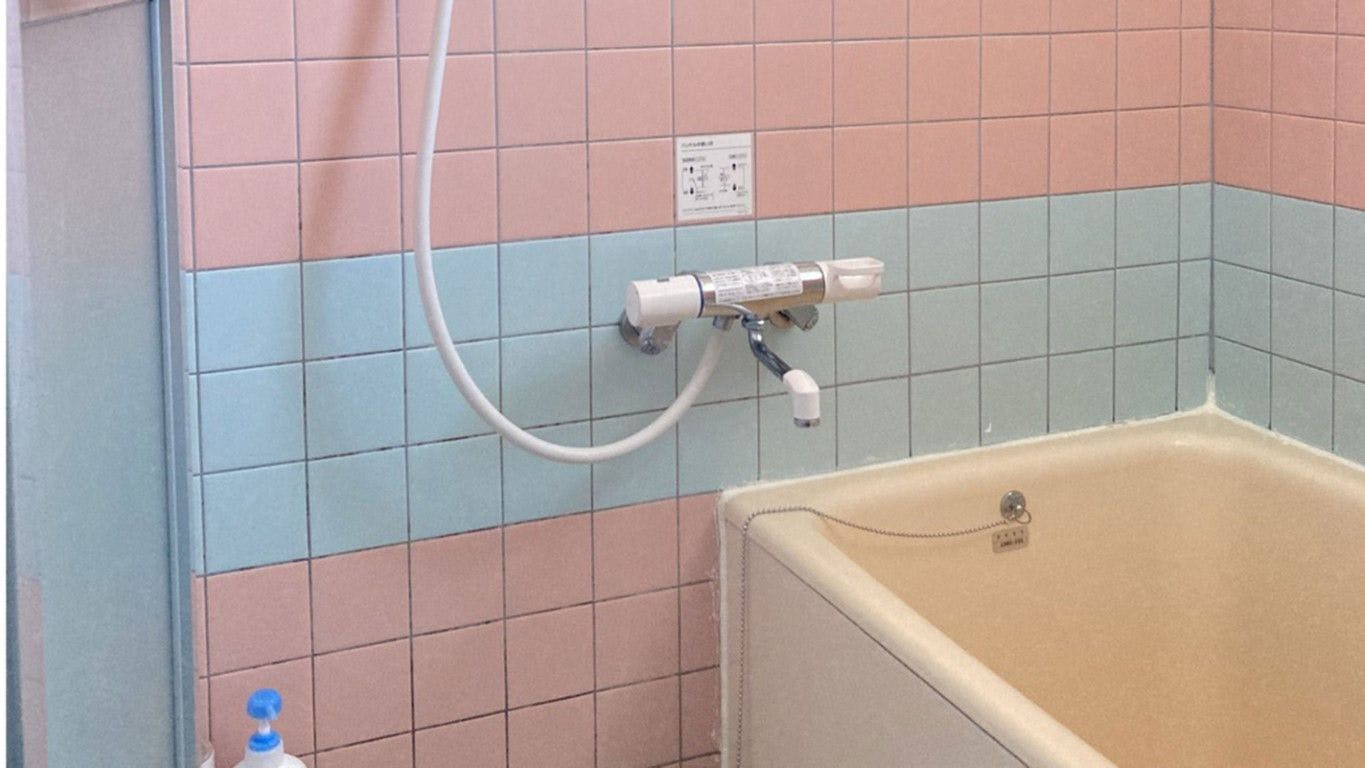 ห้องพัก 6 คน พร้อมอ่างอาบน้ำ