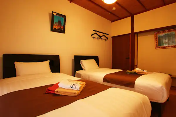 【ห้องพักราคาพิเศษ】อาคารเสริม เตียงคู่