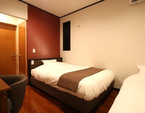 【本館】洋室一例(エキストラベッド使用時)