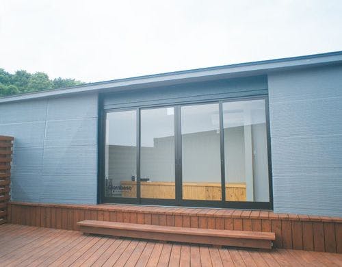 3Dプリンター造の次世代移動式宿泊ユニット