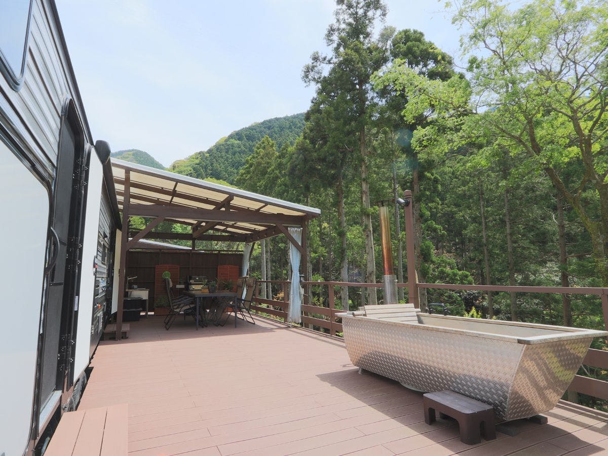 조용한 환경에서 편안히 쉴 수 있는 힐링 노천탕